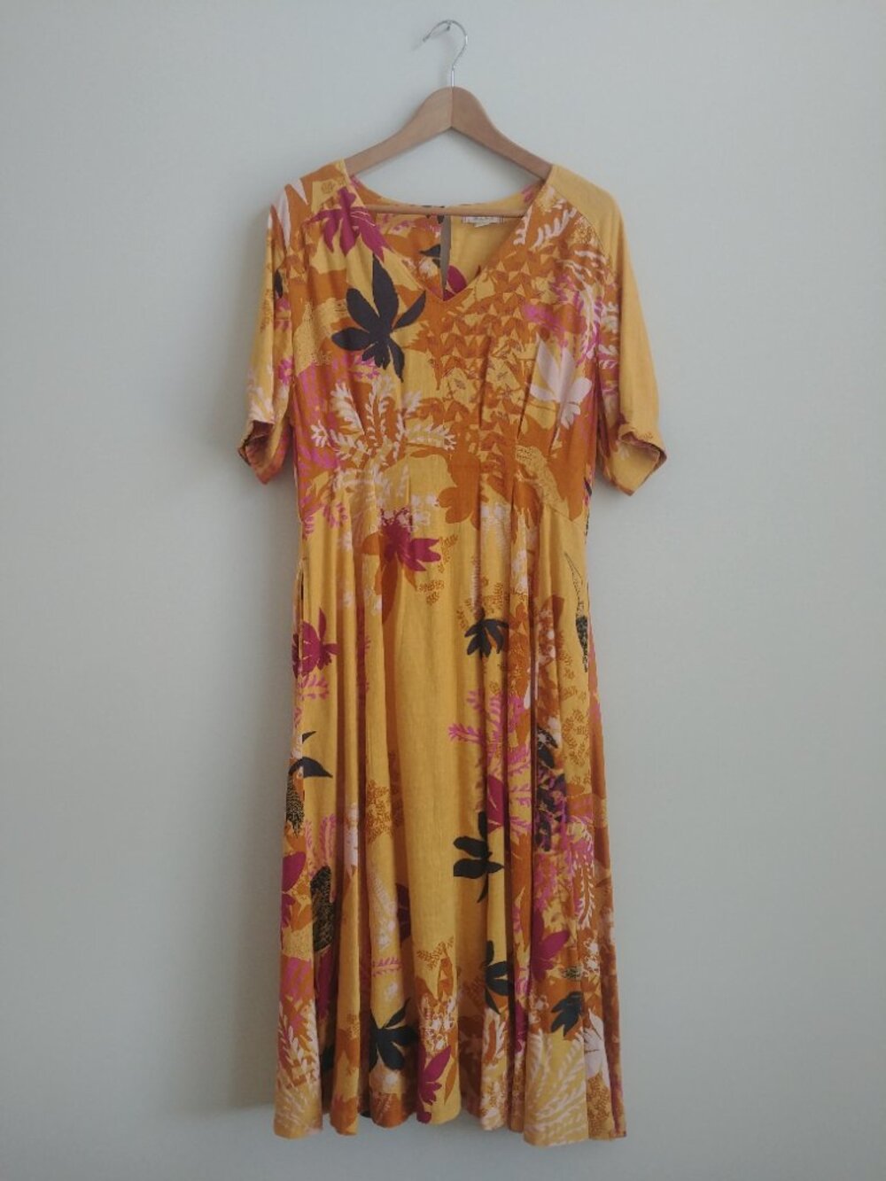 White Stuff UK linen blend midi dress deep yellow patterned dress V neck - Picture 8 of 15